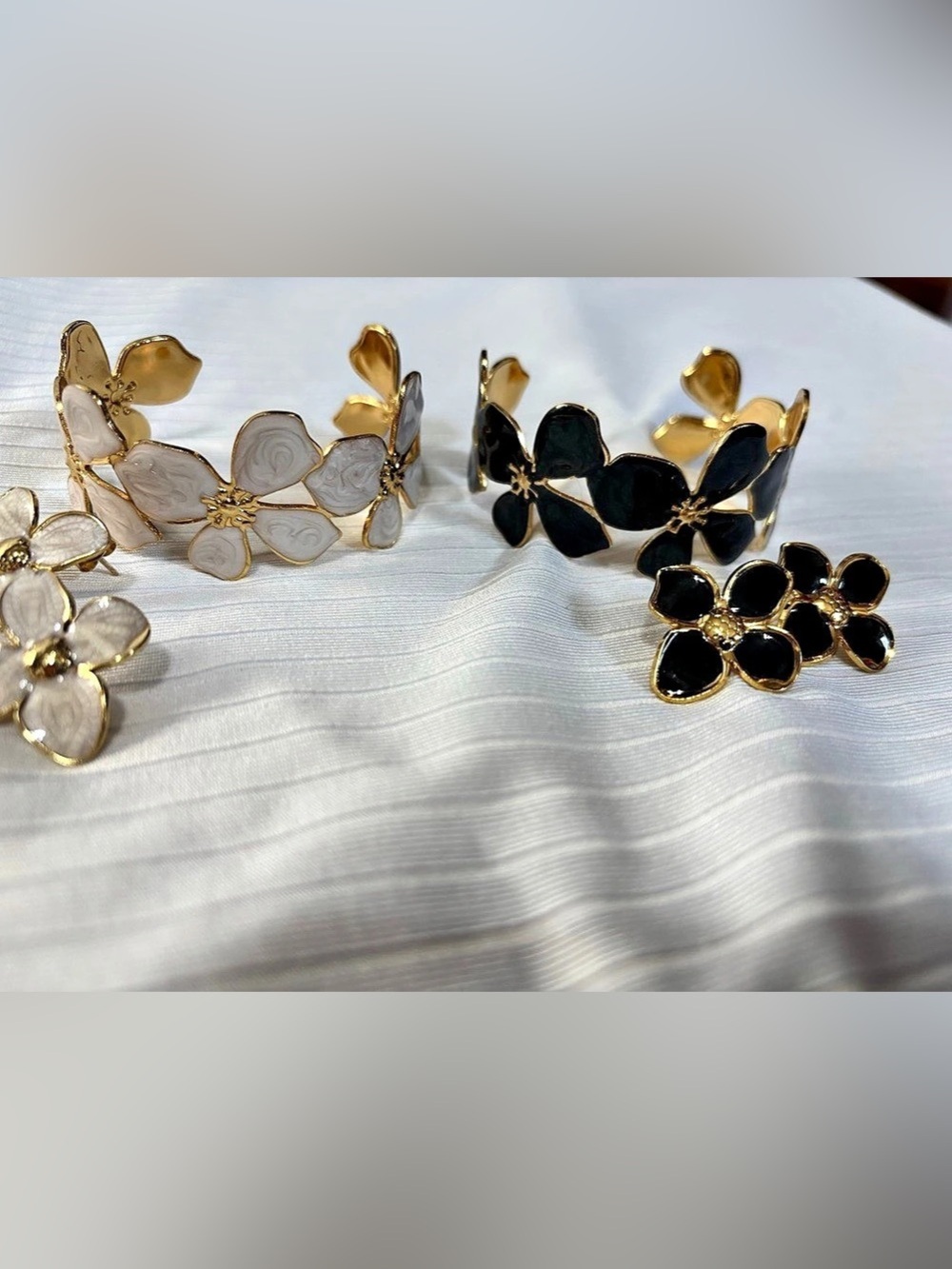 Floral Flower Bracelet Set Gold